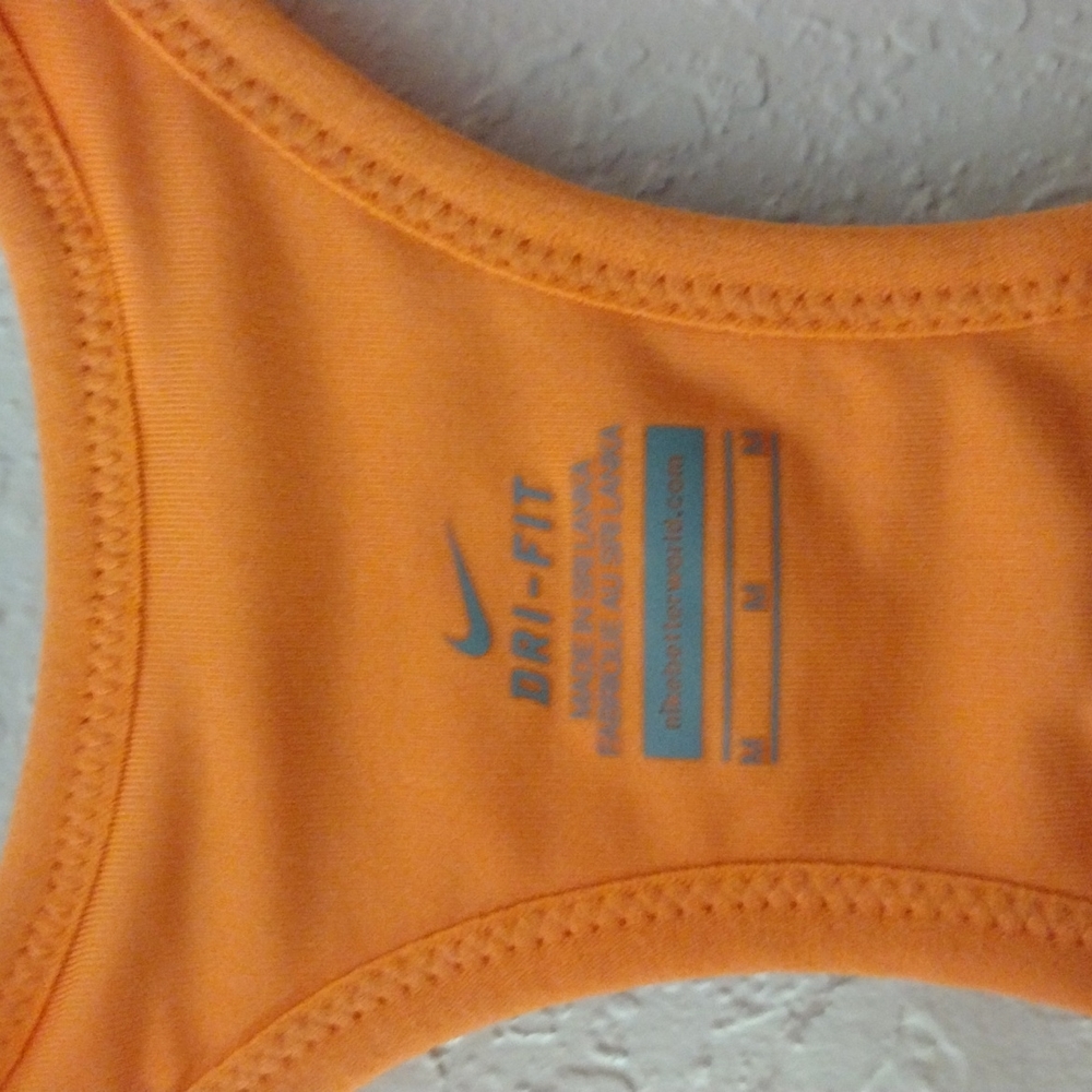 Woman's Nike running top size medium - Picture 5 of 5